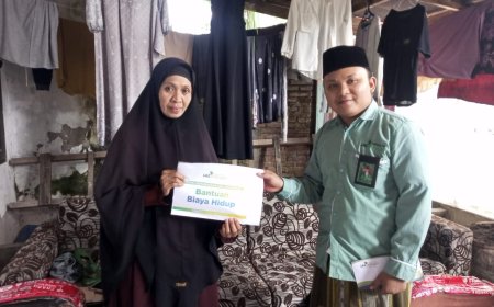 LAZ SIDOGIRI SALURKAN BANTUAN KEMANUASIAAN KEPADA BEBERAPA WARGA PRASEJAHTERA DI DAERAH MAKASAR
