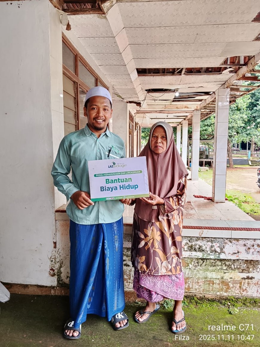 SEMAKIN LEMAH DI USIA TUA, LAZ SIDOGIRI BANTU BIAYA HIDUP LANSIA YANG TINGGAL SENDIRIAN DI PELOSOK BANGKALAN