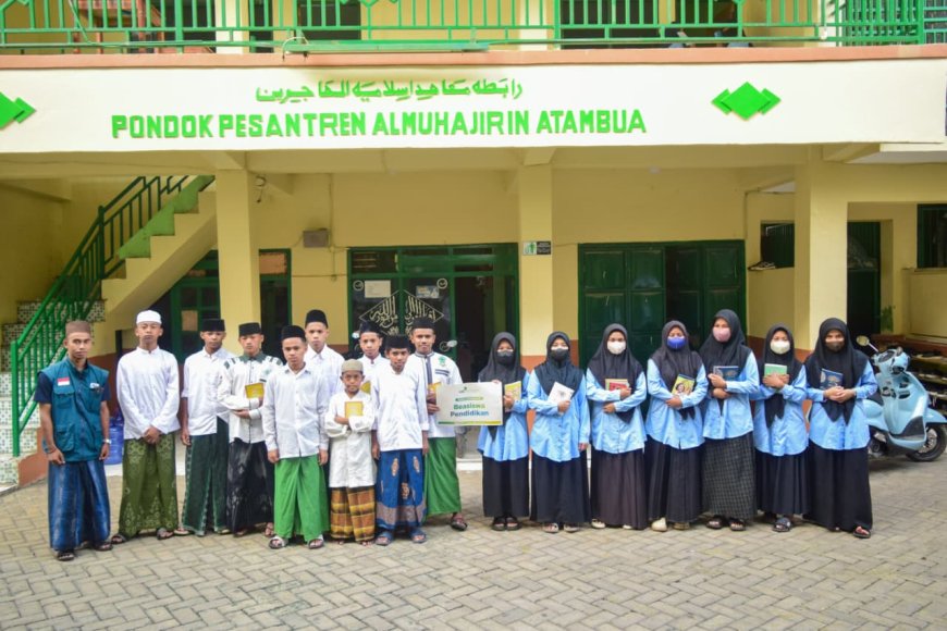 LAZ SIDOGIRI SALURKAN BEASISWA PENDIDIKAN UNTUK PEMBAYARAN SYAHRIYAH PESANTREN KEPADA 21 SANTRI PONDOK PESANTREN AL-MUHAJIRIN ATAMBUA