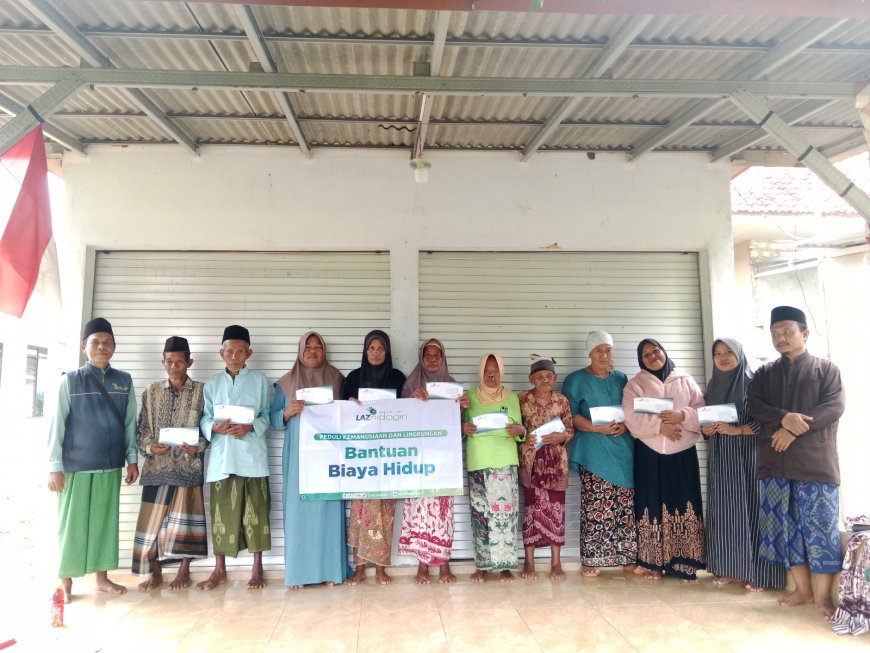 LAZ SIDOGIRI SALURKAN BANTUAN BIAYA HIDUP KEPADA WARGA JREKA KAMPAK GEGER BANGKALAN