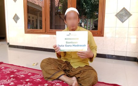 LAZ SIDOGIRI SALURKAN BANTUAN INSENTIF GURU MADRASAH DI TANJUNG MERAH BANGKALAN