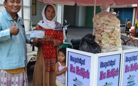LAZ SIDOGIRI SALURKAN BANTUAN EKONOMI UNTUK PEMBERDAYAAN UMKM DI SIMOKERTO SURABAYA