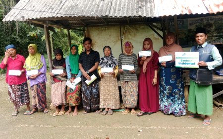 LAZ SIDOGIRI BANTU BIAYA HIDUP KEPALA KELUARGA DHUAFA LANSIA YANG TIDAK PUNYA PENGHASILAN