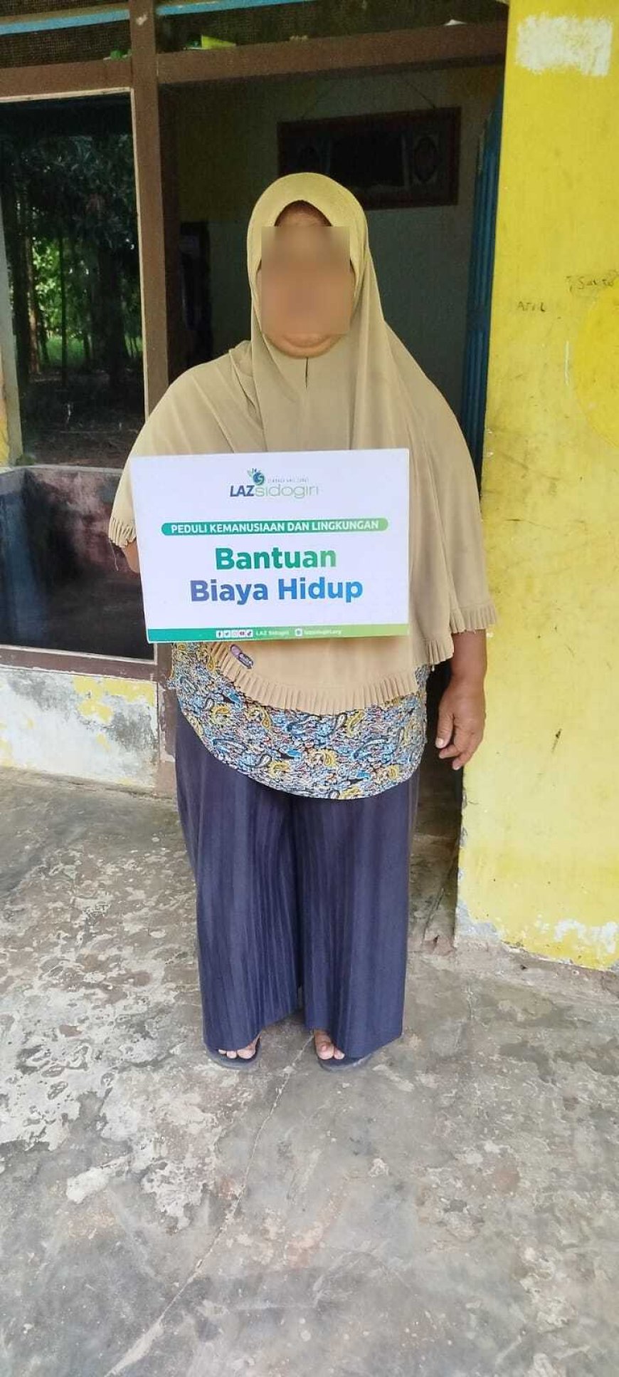 MENGUATKAN YANG RAPUH, LAZ SIDOGIRI RINGANKAN BEBAN JANDA EMPAT ANAK DI BANGKALAN