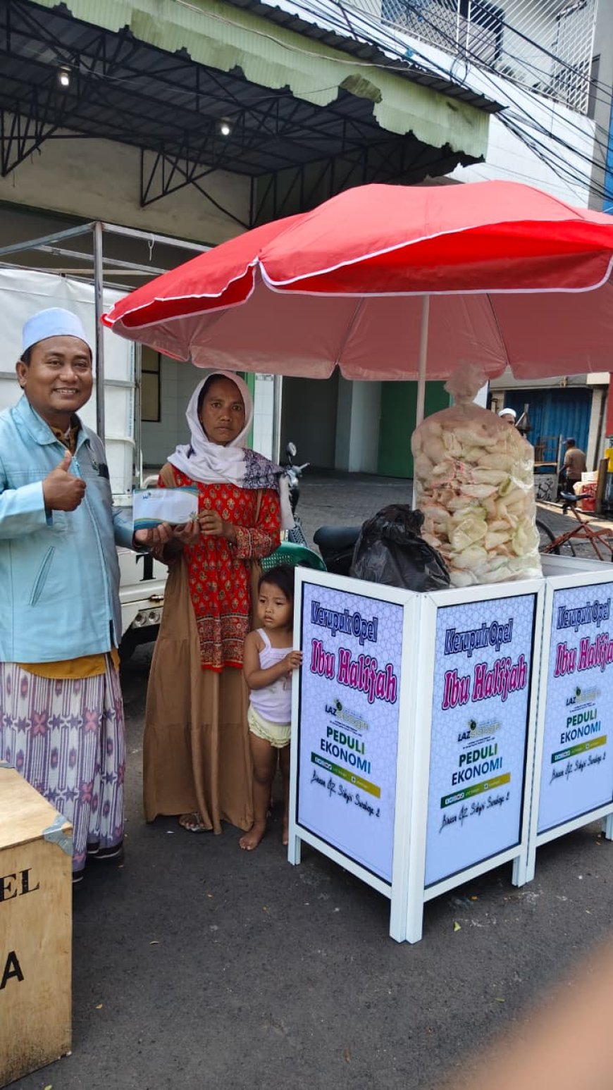 LAZ SIDOGIRI SALURKAN BANTUAN EKONOMI UNTUK PEMBERDAYAAN UMKM DI SIMOKERTO SURABAYA