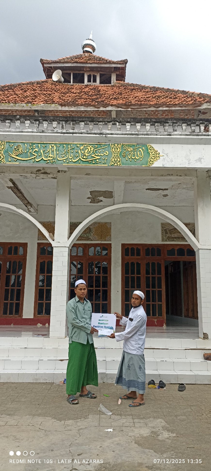 LAZ SIDOGIRI SALURKAN BANTUAN SARANA IBADAH DI KECAMATAN KOKOP BANGKALAN
