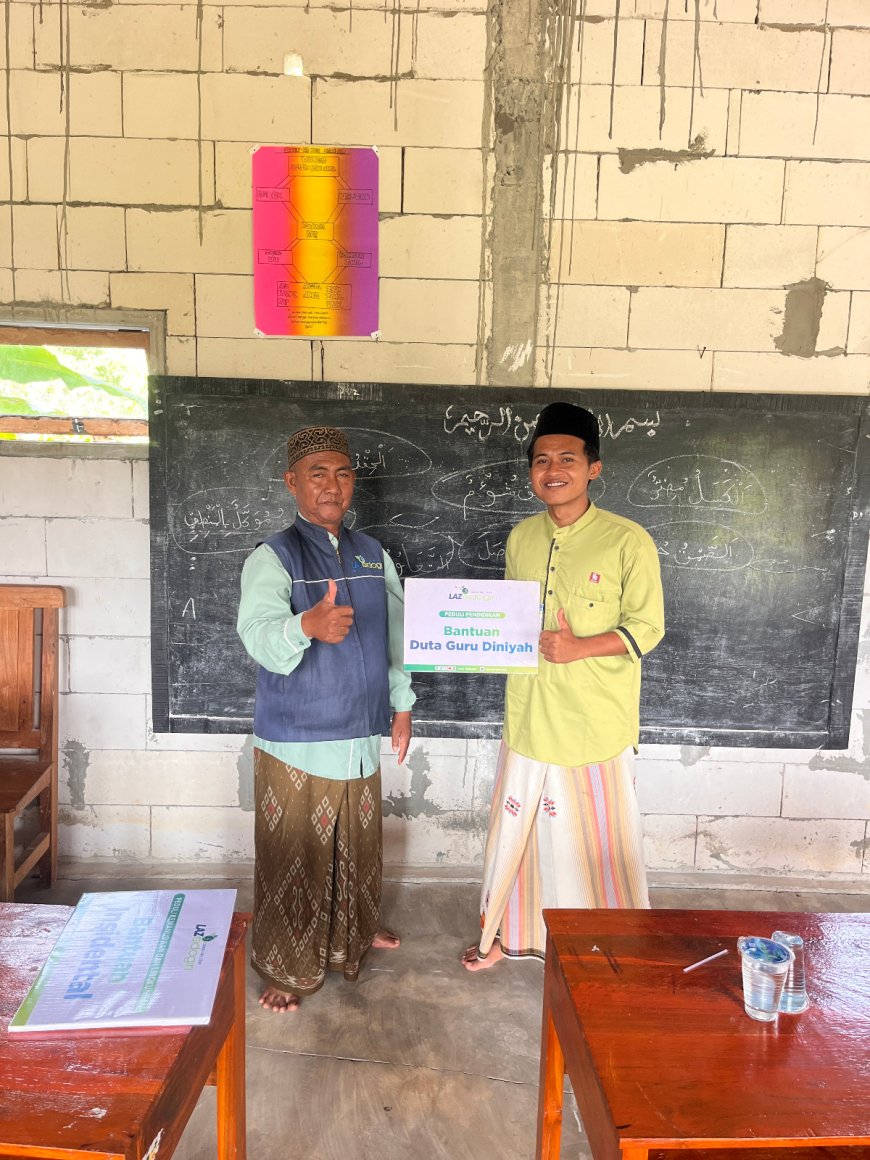 LAZ SIDOGIRI SALURKAN BANTUAN INSENTIF GURU DI DESA PATENGTENG BANGKALAN