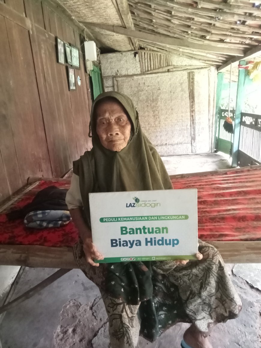 LAZ SIDOGIRI BANTU BIAYA HIDUP WARGA LANSIA DI KAMPUNG BANGKALAN