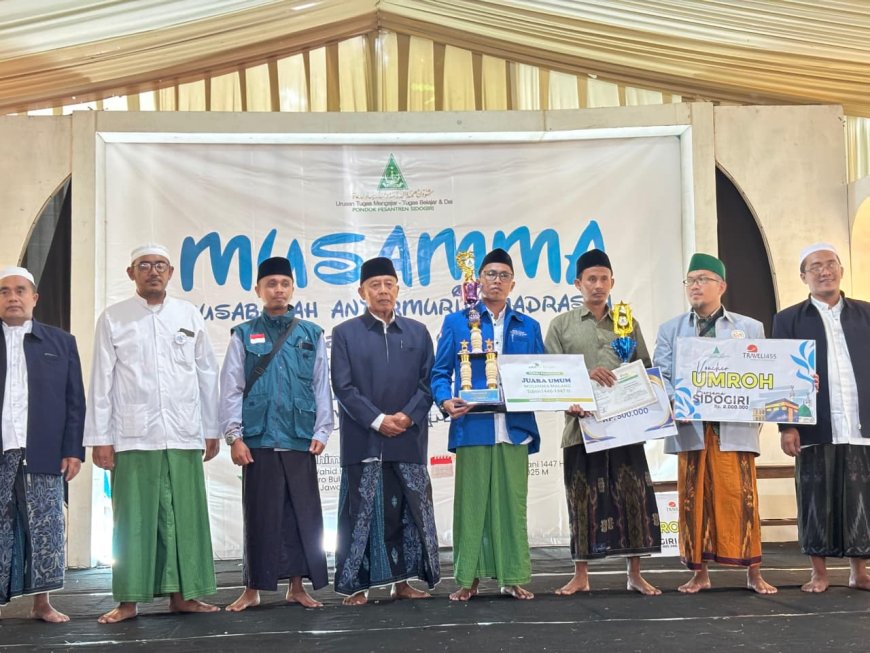 LAZ SIDOGIRI SUPPORT BIAYA PENDIDIKAN BAGI JUARA UMUM DALAM ACARA MUSAMMA DI MALANG