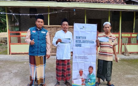 LAZ SIDOGIRI SALURKAN BANTUAN INSENTIF GURU MADIN DI KABUPATEN SAMPANG