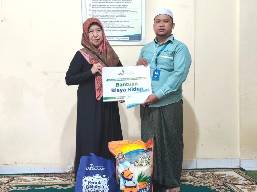 LAZ SIDOGIRI SALURKAN BANTUAN BIAYA HIDUP KEPADA WARGA BATAM