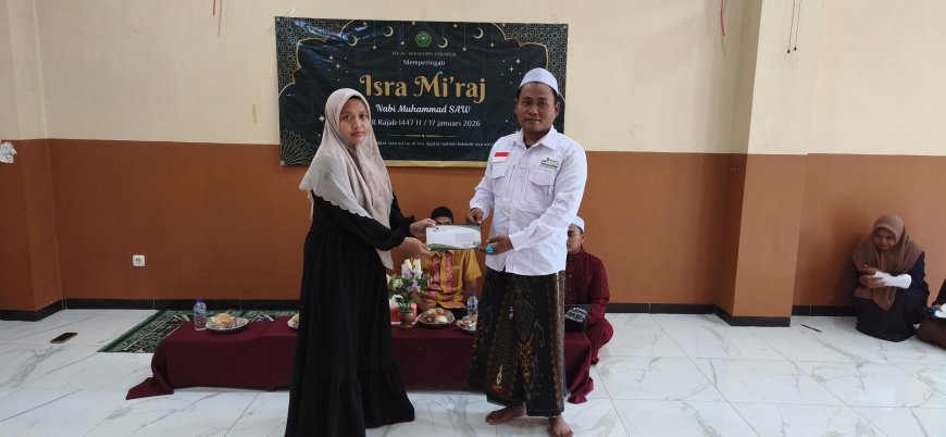 LAZ SIDOGIRI SALURKAN BANTUAN PENDIDIKAN UNTUK GURU MADRASAH ALIYAH AL-MUHAJIRIN ATAMBUA NTT