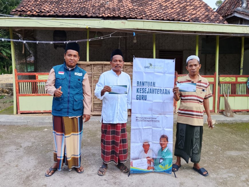 LAZ SIDOGIRI SALURKAN BANTUAN INSENTIF GURU MADIN DI KABUPATEN SAMPANG
