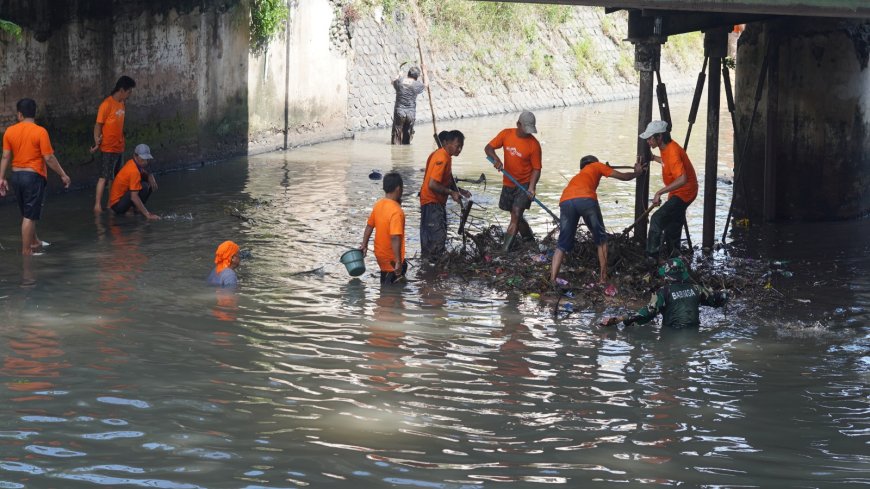 LAZ SIDOGIRI TURUT SUKSESKAN ACARA BAKSOS BERSIH-BERSIH SUNGAI DESA SIDOGIRI