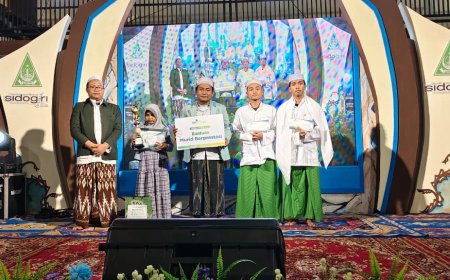 LAZ SIDOGIRI SURABAYA SALURKAN BANTUAN MURID BERPRESTASI