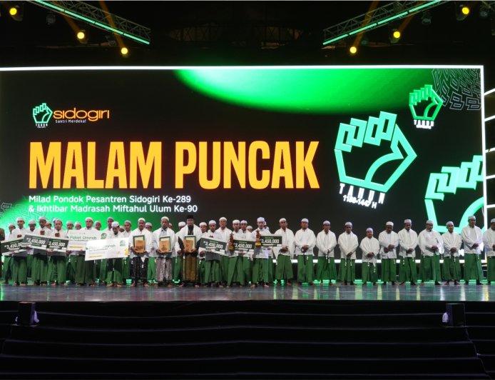 LAZ SIDOGIRI SALURKAN BANTUAN PENDIDIKAN PADA MOMEN MILAD KE 289