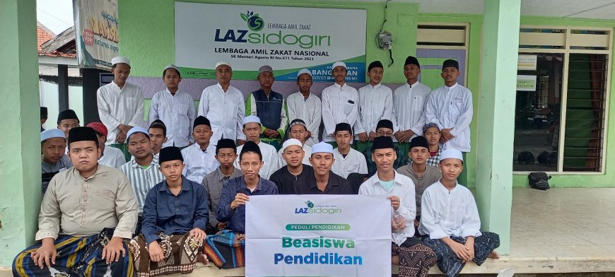 LAZ SIDOGIRI MENGAWAL BEASISWA UNTUK PARA SANTRI