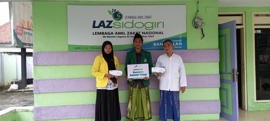 LAZ SIDOGIRI SALURKAN BEASISWA PENDIDIKAN UNTUK MAHASISWA DHUAFA DI BANGKALAN