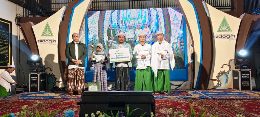 LAZ SIDOGIRI SURABAYA SALURKAN BANTUAN MURID BERPRESTASI