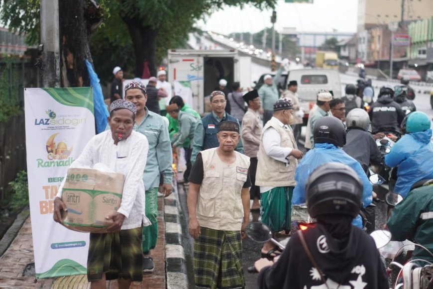 BERBAGI TAKJIL BERKAH, LAZ SIDOGIRI JAKARTA TEBAR KEBAIKAN RAMADHAN