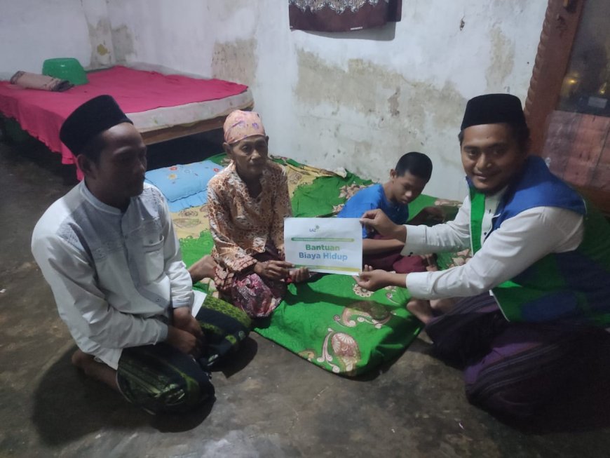LAZ SIDOGIRI SALURKAN BANTUAN BIAYA HIDUP UNTUK DUA PENYANDANG DISABILITAS DI PASURUAN