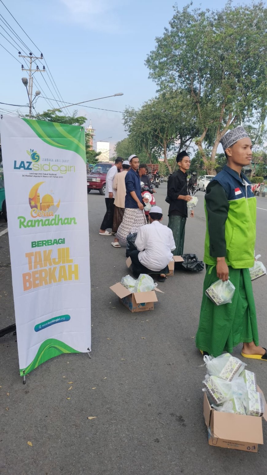 MERIAHKAN TAKJIL DI SIMPANG RAMAI, HANGATNYA CERIA RAMADHAN LAZ SIDOGIRI DI KALBAR