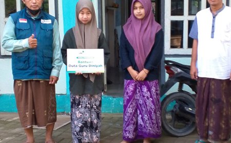 LAZ SIDOGIRI SALURKAN BANTUAN INSENTIF UNTUK GURU MADRASAH DI BANGKALAN