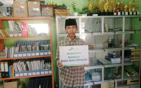LAZ SIDOGIRI SALURKAN BANTUAN UNTUK DUTA GURU MADRASAH DI GALIS BANGKALAN