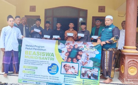 LAZ SIDOGIRI BERSAMA IASS SALURKAN BEASISWA SANTRI DI GANDUSARI BLITAR
