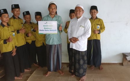 BANTU GURU MADRASAH, LAZ SIDOGIRI HADIR DI TENGAH KETERBATASAN
