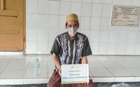 INSENTIF GURU, UPAYA MENJAGA NYALA PENDIDIKAN DI PELOSOK BANGKALAN