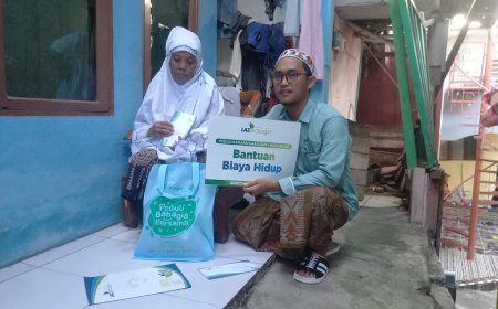 LANSIA DI BALIKPAPAN TERIMA BANTUAN BIAYA HIDUP DARI LAZ SIDOGIRI