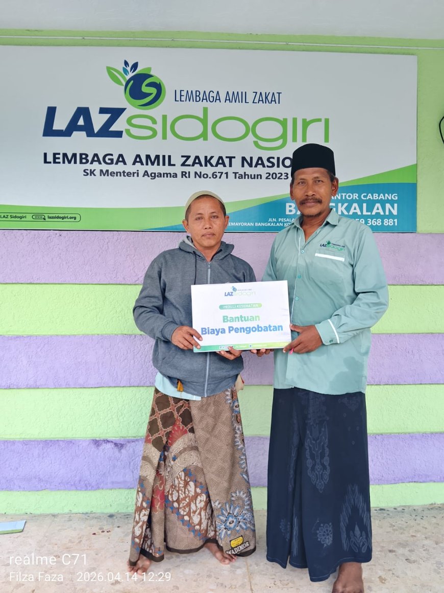 LAZ SIDOGIRI SALURKAN BANTUAN BIAYA PENGOBATAN UNTUK KORBAN KECELAKAAN DI BANGKALAN