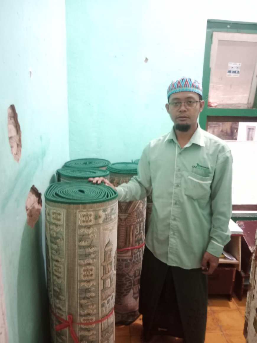 SENTUHAN LAZ SIDOGIRI: KARPET SAJADAH BARU UNTUK MUSHOLLA KAUMAN