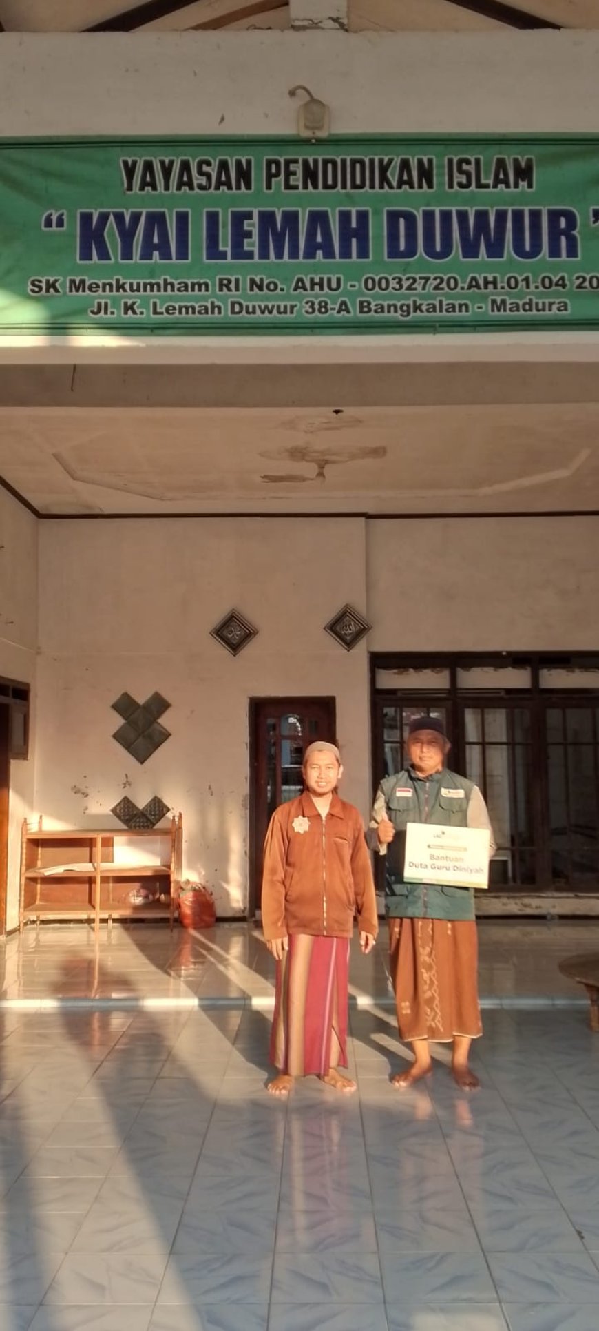 MENYAPA GURU PELOSOK, LAZ SIDOGIRI SALURKAN INSENTIF PENUH KEPEDULIAN