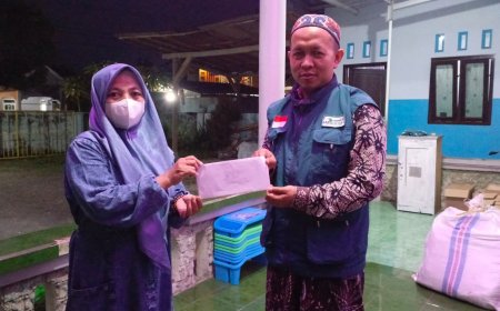 DUKUNG PENDIDIKAN, LAZ SIDOGIRI SALURKAN INSENTIF GURU MADIN DI LUMAJANG