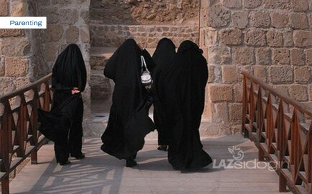 KEBIASAAN WANITA TARIM DALAM MENDIDIK ANAK-ANAK MEREKA