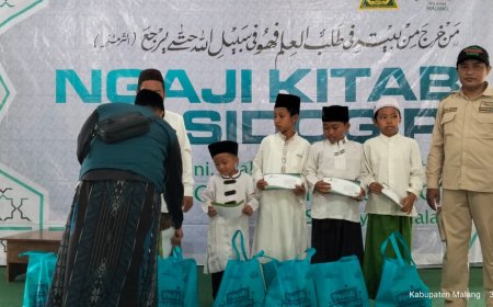 NGAJI KITAB DAN SANTUNAN YATIM DI DAMPIT, LAZ SIDOGIRI MENAUTKAN ILMU DENGAN KEPEDULIAN
