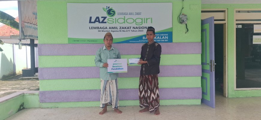 LAZ SIDOGIRI SUPPORT DUTA GURU MADRASAH DI TENGAH MINIMNYA UPAH