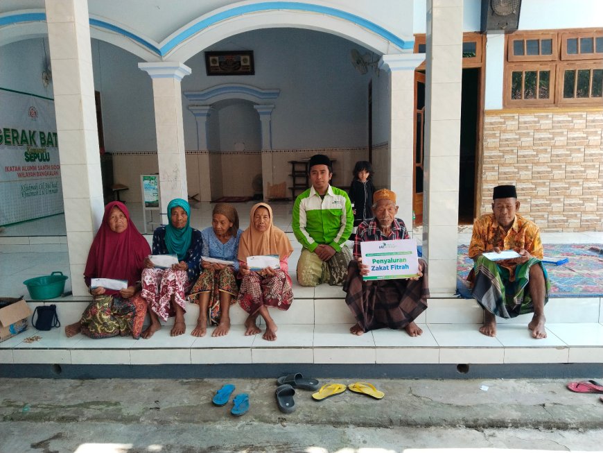 LAZ SIDOGIRI SALURKAN BIAYA HIDUP WARGA LANSIA DI SEPULU BANGKALAN