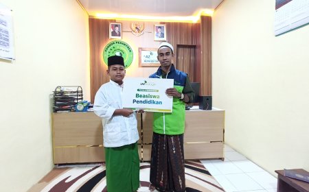DUKUNG GENERASI BANGSA, LAZ SIDOGIRI NTT SALURKAN BEASISWA PENDIDIKAN UNTUK SANTRI