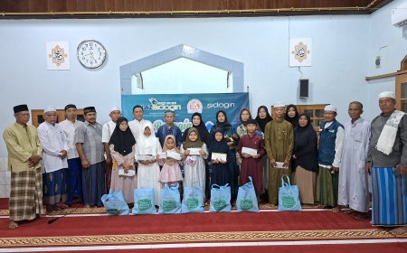 MOMEN BAHAGIA MUHARRAM: LAZ SIDOGIRI SALURKAN SANTUNAN YATIM DAN DHUAFA DI BANJARBARU