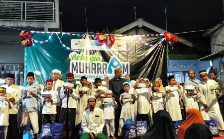 LAZ SIDOGIRI UKIR SENYUM YATIM LEWAT BAHAGIA MUHARRAM DI KECAMATAN GENTENG SURABAYA