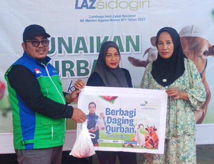 SEMARAK IDUL ADHA 1447 H, LAZ SIDOGIRI SALURKAN DAGING QURBAN UNTUK RATUSAN PENERIMA DI KALBAR