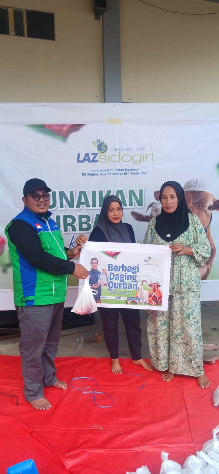 SEMARAK IDUL ADHA 1447 H, LAZ SIDOGIRI SALURKAN DAGING QURBAN UNTUK RATUSAN PENERIMA DI KALBAR