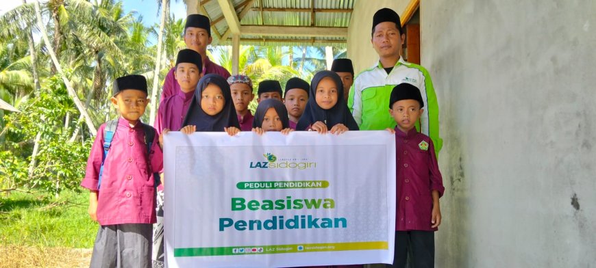 PEDULI PENDIDIKAN, LAZ SIDOGIRI SALURKAN BANTUAN PELAJAR KURANG MAMPU DI MEMPAWAH
