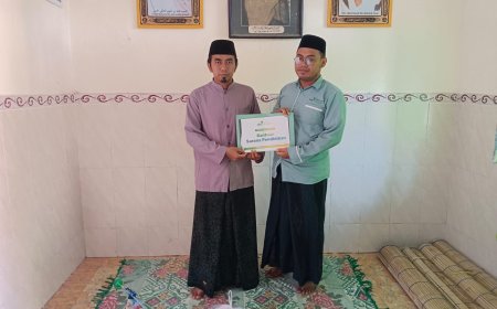 PEDULI GENERASI QURANI: LAZ SIDOGIRI BANTU SARANA PENDIDIKAN TPQ AL-MUBAROK