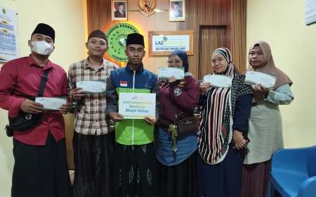 DUKUNG DEDIKASI PENGAJAR AGAMA, LAZ SIDOGIRI NTT SERAHKAN BANTUAN BIAYA HIDUP KEPADA GURU TPQ