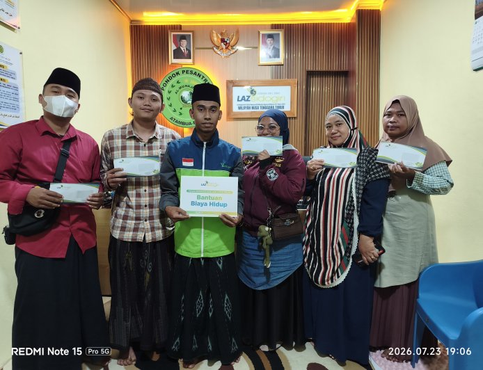DUKUNG DEDIKASI PENGAJAR AGAMA, LAZ SIDOGIRI NTT SERAHKAN BANTUAN BIAYA HIDUP KEPADA GURU TPQ