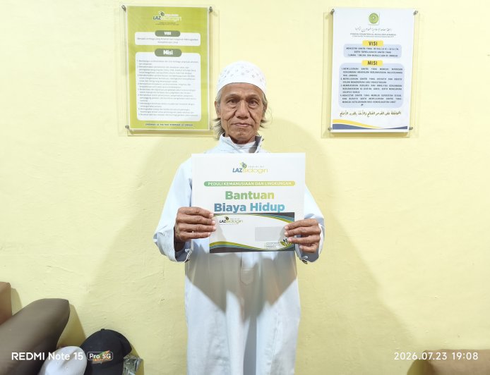 DUKUNG DEDIKASI PENGABDI RUMAH ALLAH, LAZ SIDOGIRI NTT SERAHKAN BANTUAN BIAYA HIDUP KEPADA MARBOT MASJID